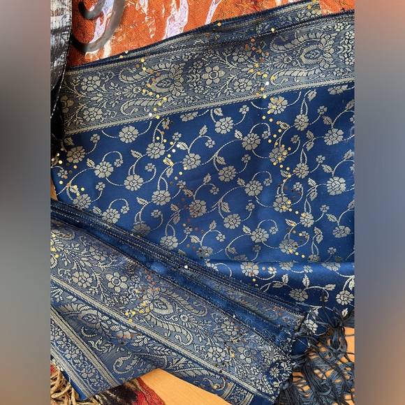 9️⃣🧣Lot of 9 Random Scarves-Varying Colors/Sizes/Brands/Materials/Conditions - Picture 11 of 17